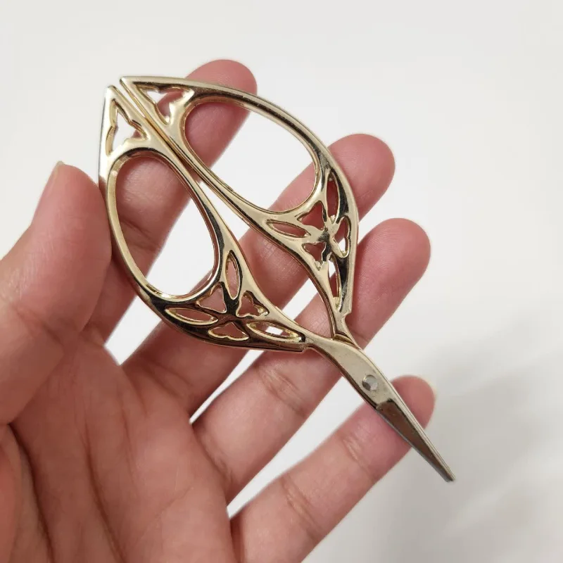 قیچی گلدوزی درکوراتیو طرح برگ 4 قیچی گلدوزی درکوراتیو طرح برگ 3