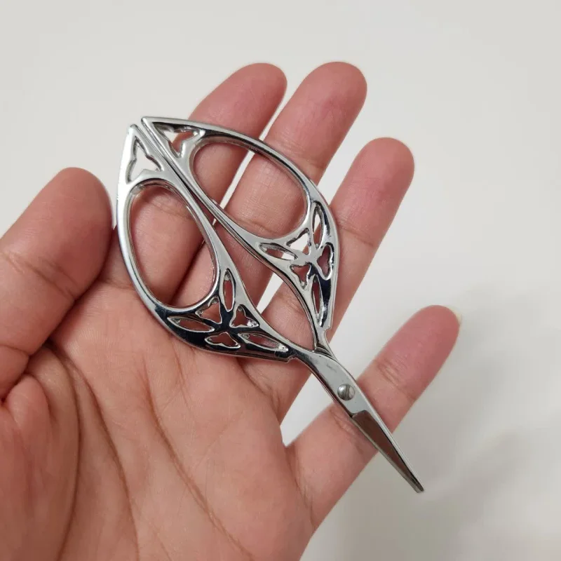 قیچی گلدوزی درکوراتیو طرح برگ 8 قیچی گلدوزی درکوراتیو طرح برگ 7