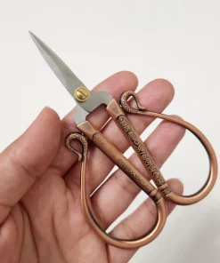 قیچی گلدوزی آنتیک با تیغه ضد زنگ 23