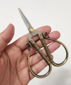 قیچی گلدوزی آنتیک با تیغه ضد زنگ 17